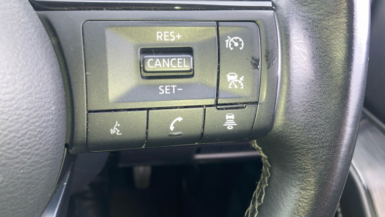 Nissan Qashqai 1.3 DiG-T MH N-Connecta 5dr Petrol Hatchback